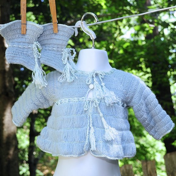 Vintage 60's Baby Girls Wedgewood Blue Crochet Sweater & Booties Set 3-6M, 6-9M - Picture 1 of 6